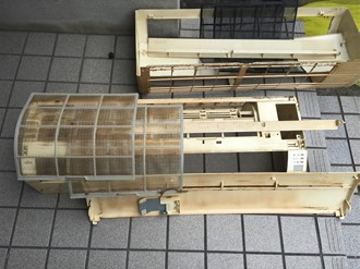 タバコのヤニで黄色くなったエアコンのエアコンクリーニングを京都市下京区でしました。