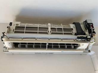 お掃除機能付きエアコン分解
