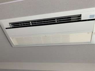 京都市中京区でエアコンクリーニング|ダイキンの埋め込み一方向
