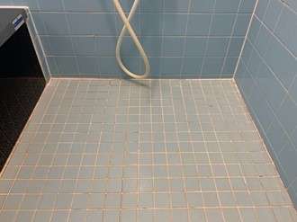 浴室床清掃後