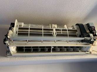 エアコンクリーニング中